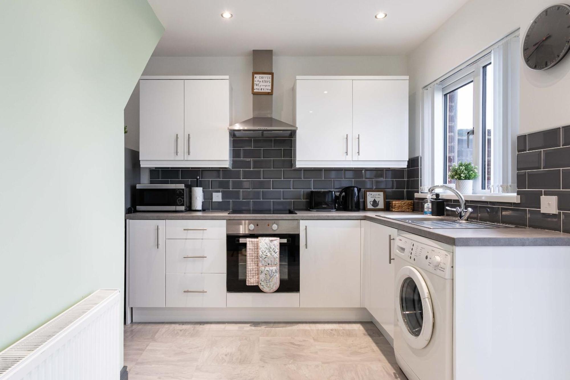 Fully Refurbished North Belfast Home 2 객실 사진